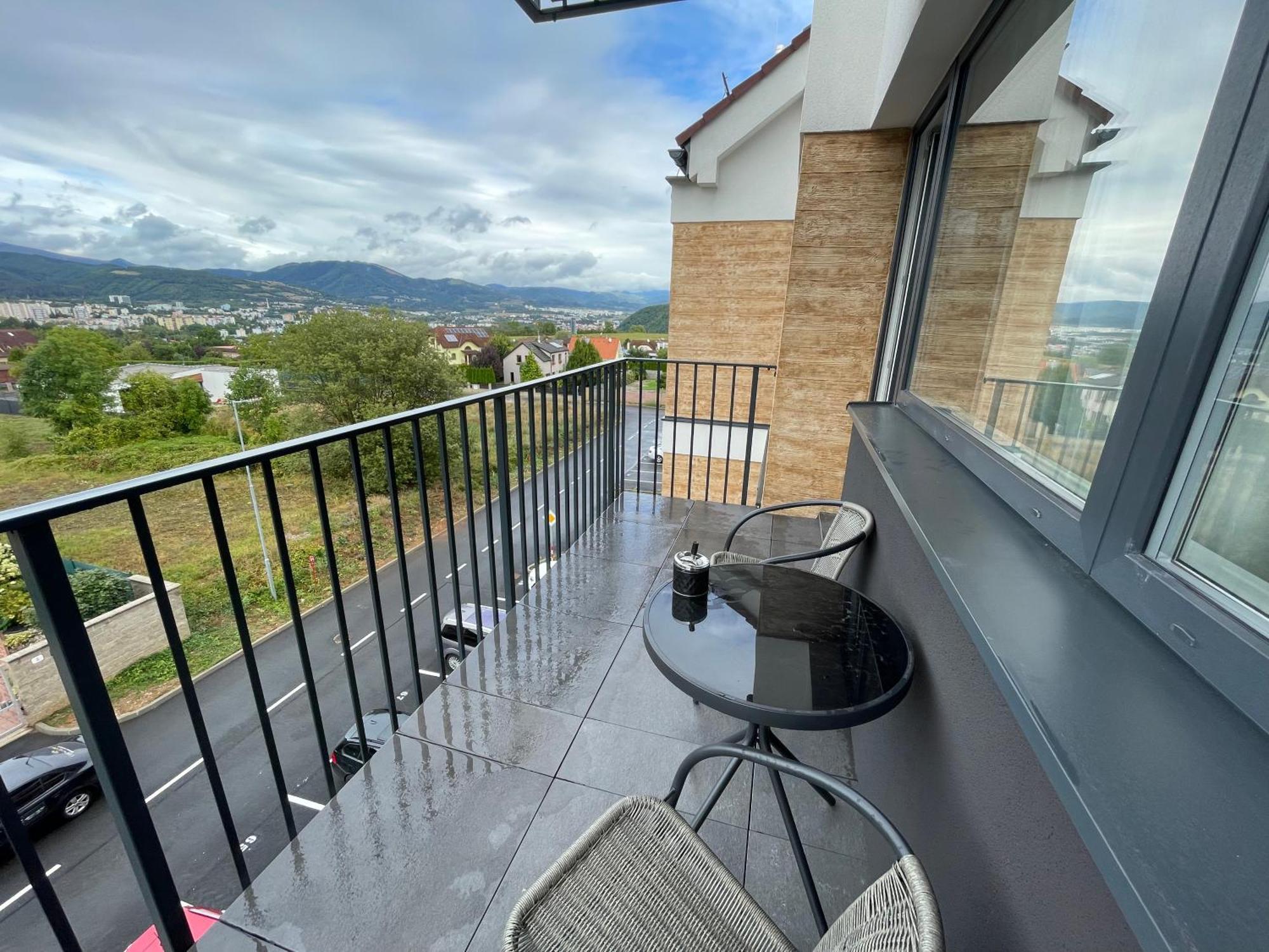 New Flat With A Mountain View, Garage Parking Apartment Banská Bystrica Exterior foto